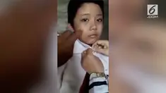 Bagas, seorang bocah SD mengaku disiksa oleh ibu kandungnya sendiri. Bocah malang itu mengalami luka lebam disekujur tubuhnya.