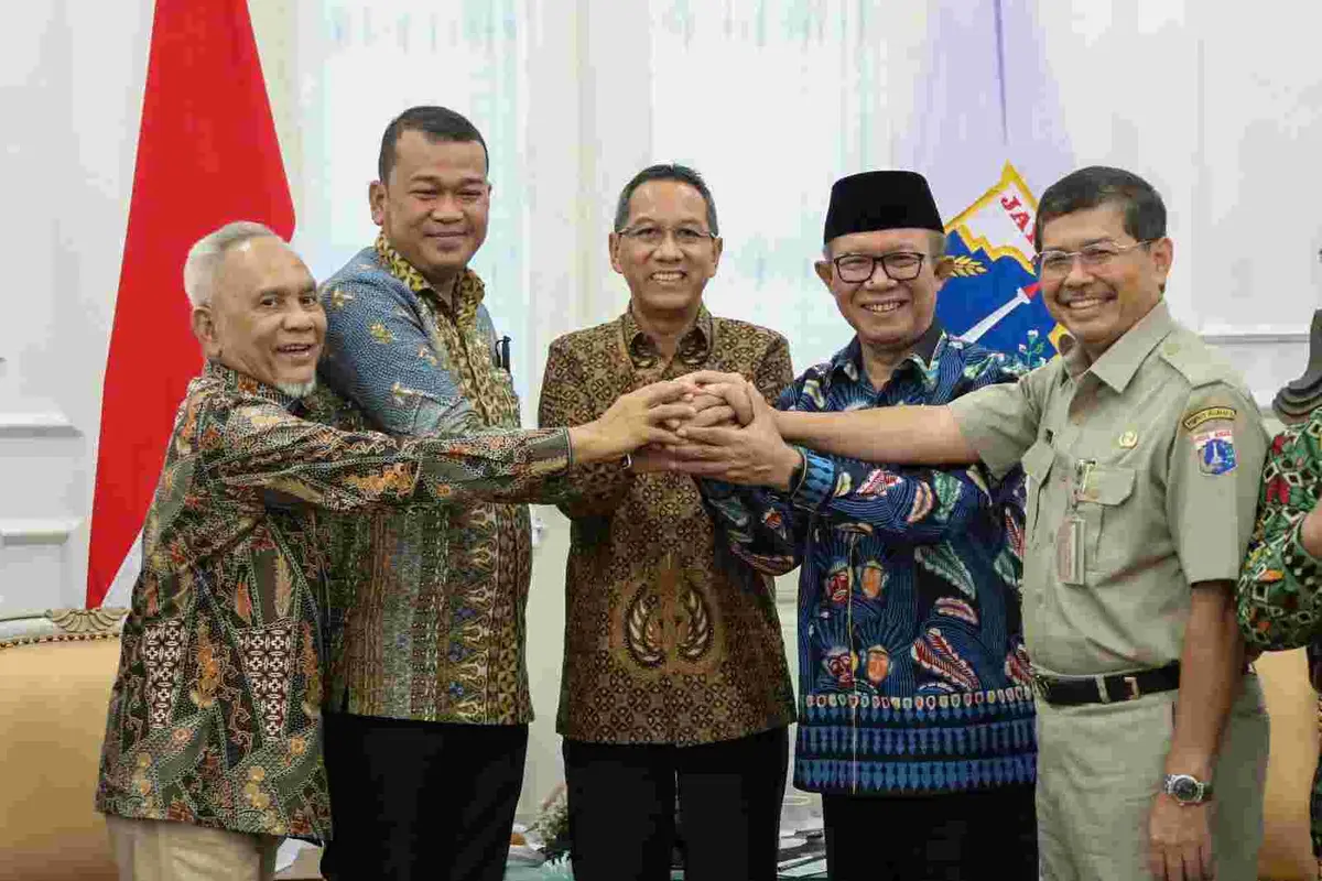 Pj Gubernur DKI Heru Budi Hartono bersama Sekda Marullah Matali menemui dua kelompok Bamus Betawi