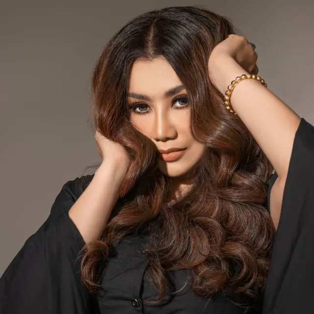 Bakal Gelar Konser, Ini 7 Pemotretan Terbaru Reza Artamevia