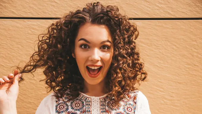 Ilustrasi rambut keriting/freepik.com/halayalex