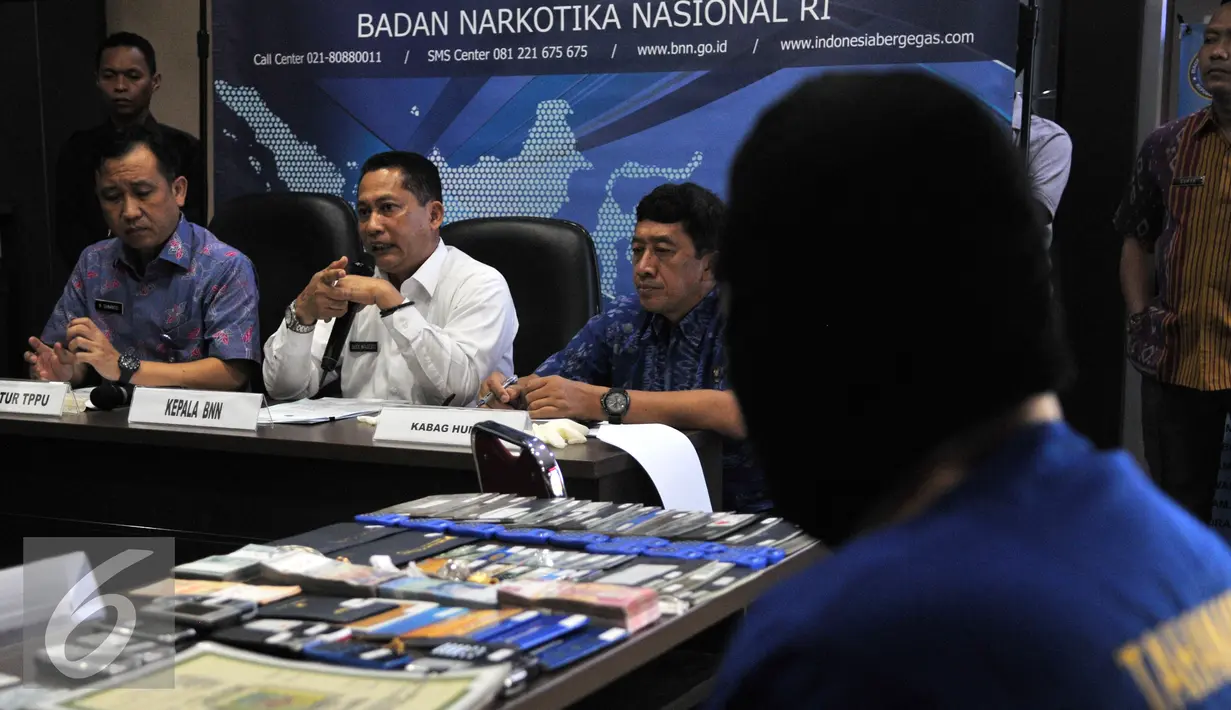BNN berhasil mengungkap kasus TPPU hasil keuntungan bisnis narkotika dan menangkap seorang tersangka berinisial GP serta menyita aset senilai Rp17 miliar di Tebing Tinggi, Medan, Jakarta, Selasa (26/1). (Liputan6.com/Yoppy Renato)