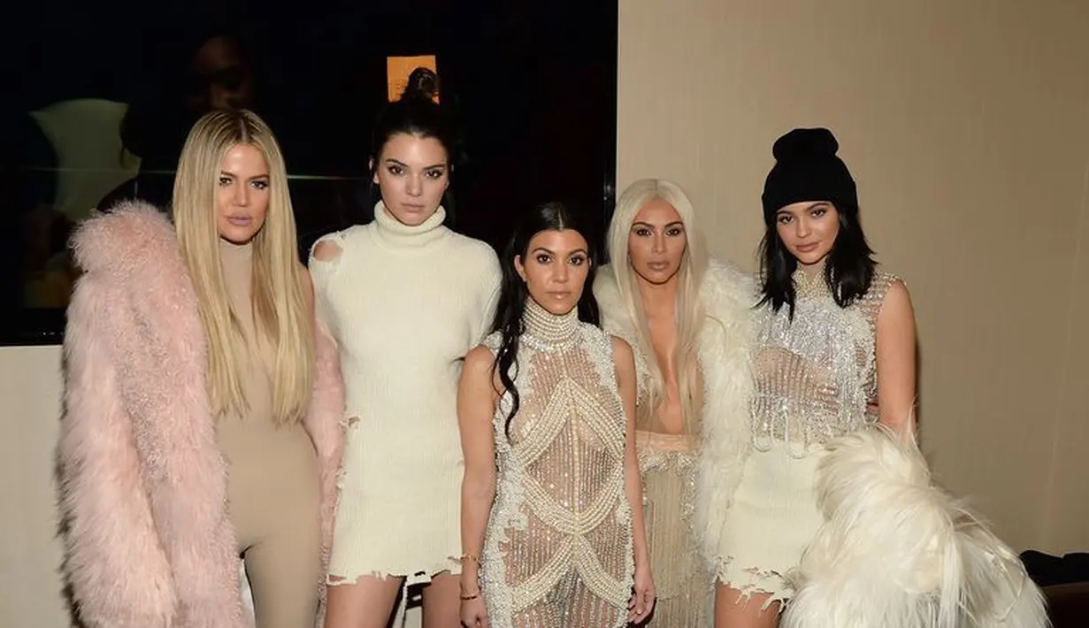 Sementara itu keluarga Kardashian pun bersikap dingin pada Tristan Thompson. (Elle)