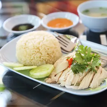 Resep Ayam Kukus Rempah Gurih tanpa Minyak./Copyright depositphotos.com/piyato