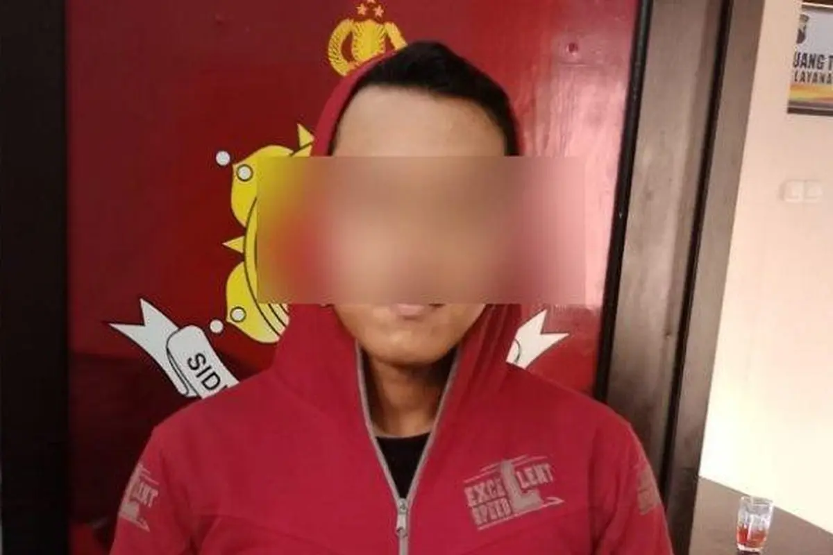 Tersangka MK warga Desa Guyangan Trangkil Pati, ditangkap aparat Polsek Wedarijaksa. (Liputan6.com/Dok. Polresta Pati)