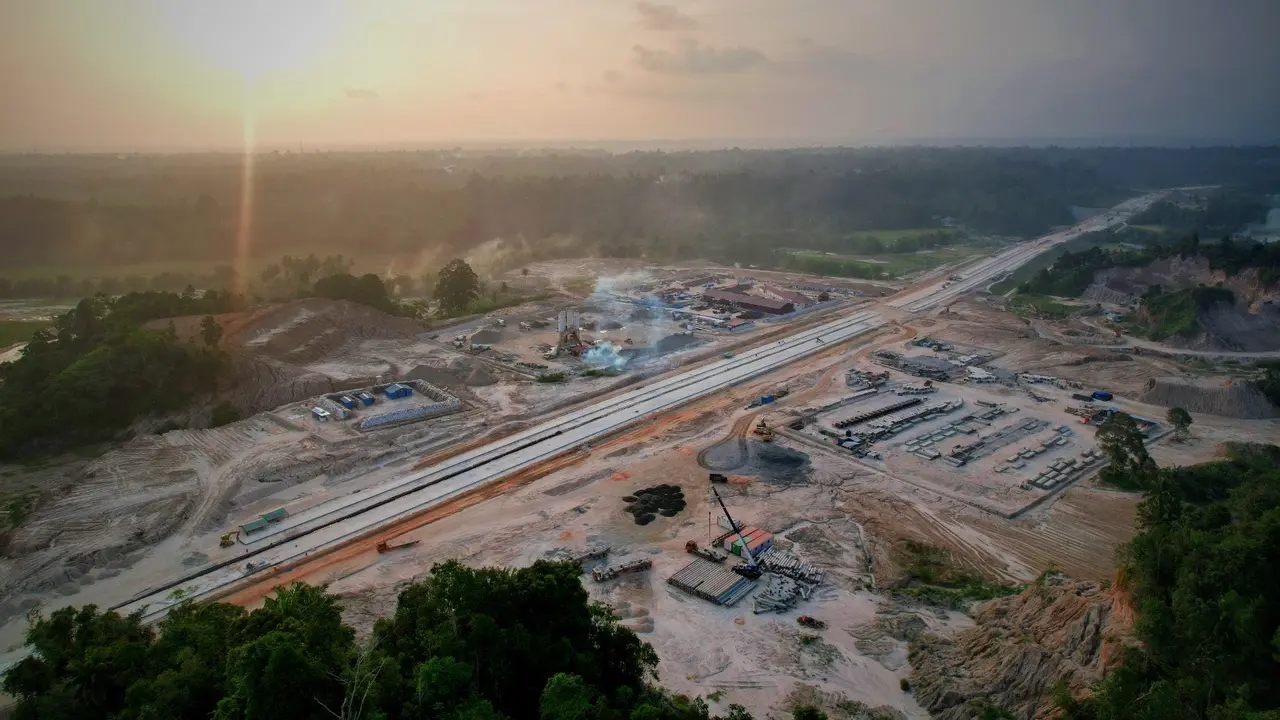 Pembangunan  Jalan Tol Trans Sumatera ruas Tol Padang-Sicincin. (Dok Hutama Karya)