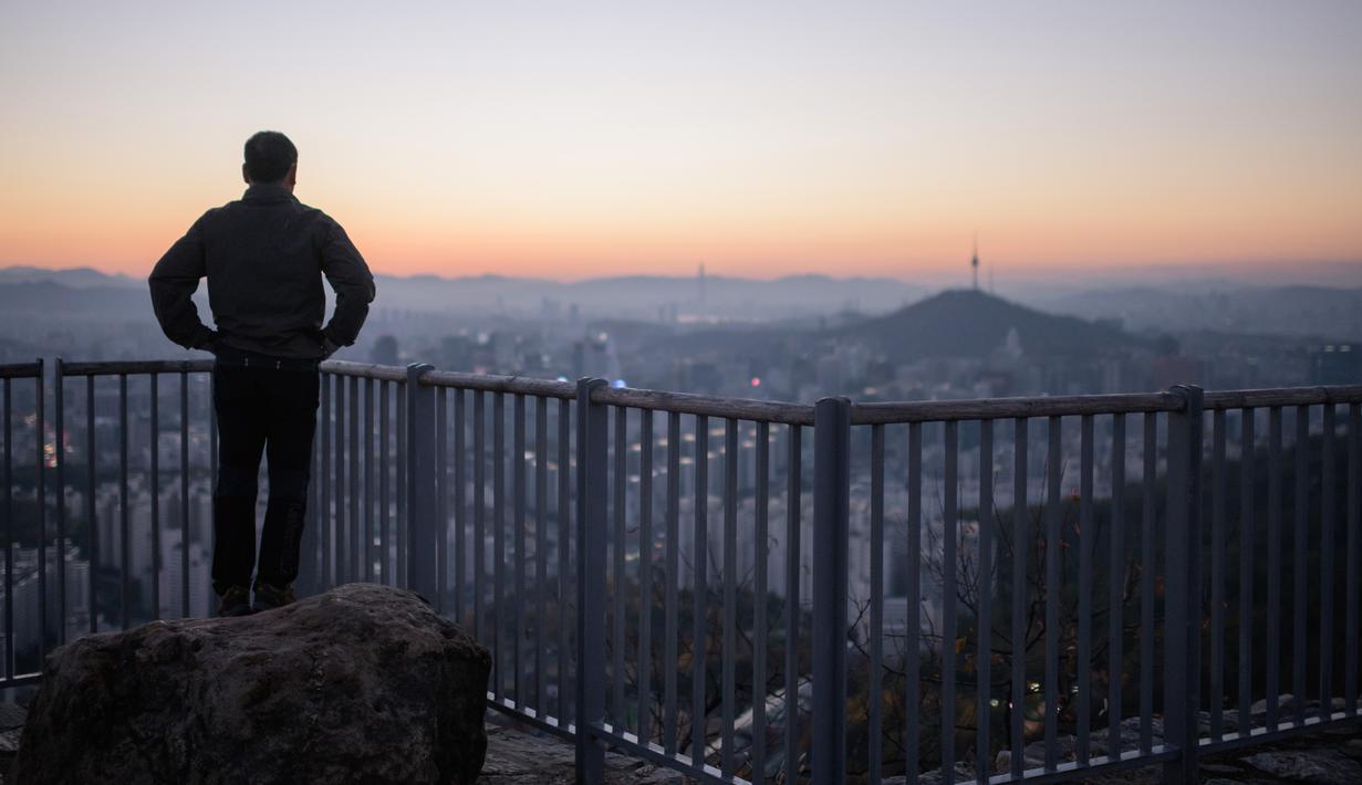 Foto Melihat Keindahan Kota Seoul Saat Matahari Terbit Global