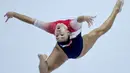 Terdapat 173 pesenam putri dari 61 negara mengikuti kualifikasi Kejuaraan Dunia Gimnastik 2025 yang dibagi dalam 10 subdivisi. Tampak dalam foto, pesenam putri Amerika Serikat, Leanne Wong tampil pada kualifikasi nomor senam lantai Kejuaraan Dunia Gimnastik 2025 di Indonesia Arena, Jakarta, Selasa (21/10/2025). (BAY ISMOYO/AFP)