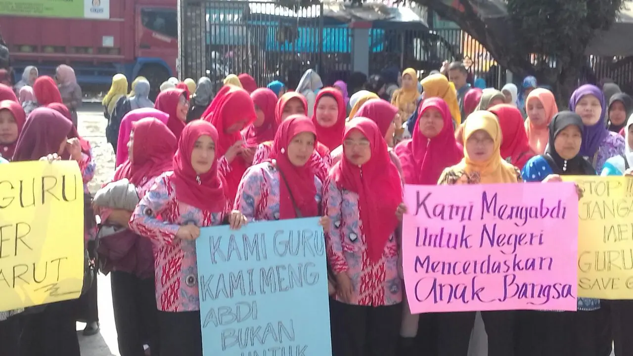 Guru honorer di Garut memilih demo daripada mengajar siswa