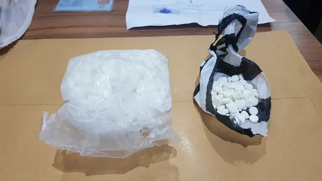 Barang bukti pil dobel L diamankan petugas. (Istimewa)