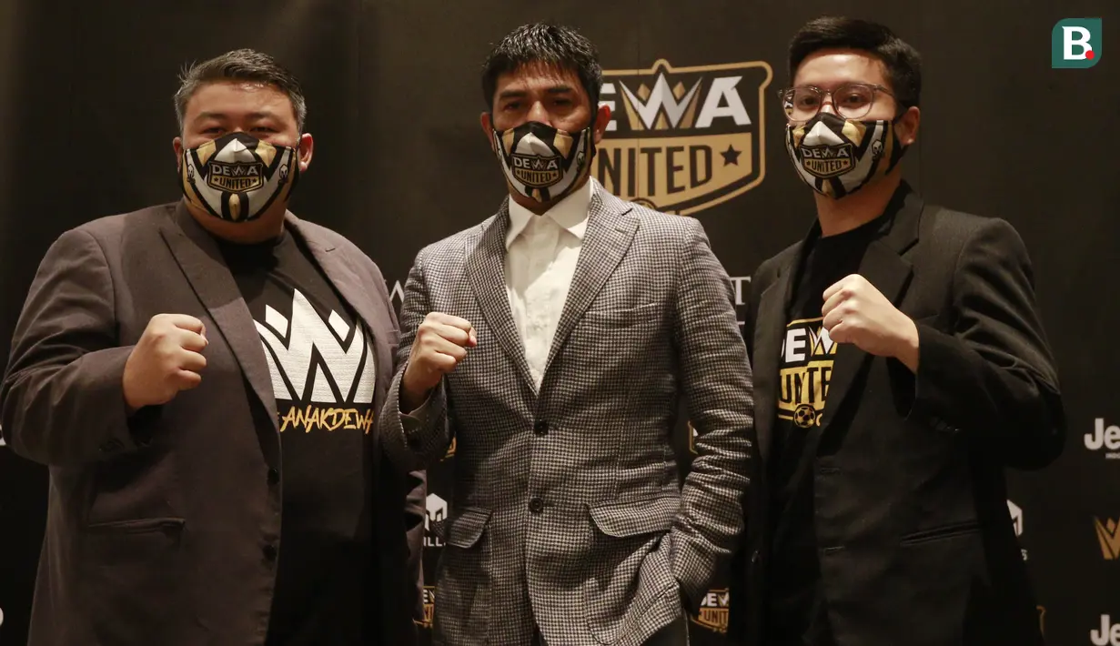 Nil Maizar secara resmi diperkenalkan sebagai pelatih baru klub dalam konferensi pers yang berlangsung di Hotel Episode, Gading Serpong, Senin (4/4/2022) sore WIB. (Bola.com/M Iqbal Ichsan)