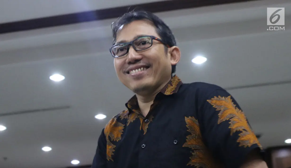 Mantan Kasi Pengembangan Pendanaan Kawasan Perumahan dan Permukiman Ditjen Perimbangan Keuangan Kementerian Keuangan, Yaya Purnomo usai menjalani sidang dakwaan di Pengadilan Tipikor, Jakarta, Kamis (27/9). (Liputan6.com/Helmi Fithriansyah)