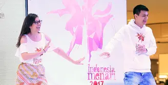 Yuki Kato, selama ini terkenal dalam dunia seni perannya. Namun belum lama ini dirinya ikut berlenggok di acara Indonesia Menari 2017. Lantaran tidak terbiasa menari, Yuki Kato pun merasakan adanya tantangan tersendiri. (Bambang E.Ros/Bintang.com)