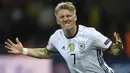 2. Bastian Schweinsteiger, gagal mendapat tempat di MU membuatnya jadi incaran Galatasaray. Turkish newspaper AMK mengabarkan jika klub raksasa Turki itu menyiapkan dana tiga juta pounds untuk bisa memboyong pria Jerman itu. (AFP/Martin Bureau)