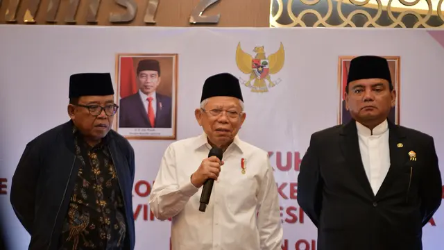 Ma'ruf Amin melantik pengurus KDEKS Sulawesi Tenggara, Kamis (21/3/2024).