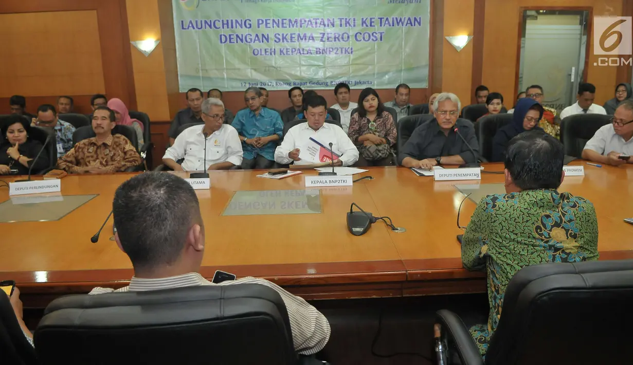 Suasana launching penempatan TKI ke Taiwan yang digelar di Jakarta, Senin (12/6). Dengan skema baru ini, TKI tidak lagi menanggung biaya pelatihan, pesawat, dan biaya lainnya, serta tidak dikenakan agency fee. (Liputan6.com/Helmi Afandi)