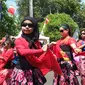 Ratusan anak kecil mengikuti flashmob tari sintren yang menjadi bagian dari HUT ke 650 Cirebon. Foto (Liputan6.com / Panji Prayitno)