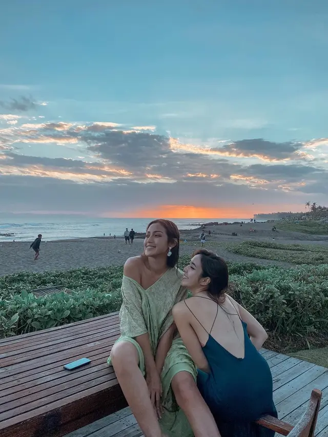7 Potret Persahabatan Jessica Iskandar dan Gisella Anastasia, Selalu Kompak
