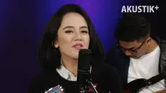 Merdunya suara Zahra Damariva terdengar selama sang penyanyi tampil di panggung Akustik Plus. Saksikan aksinya berikut ini.