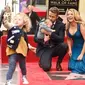 Tampil trendi di muka umum, anak pasangan Ryan Reynolds dan Blake Lively Mencuri Perhatian (Foto:Glamour.com)