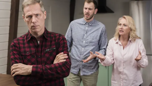 6 Hal yang Tak Boleh Dibicarakan di Depan Anak (photo by freepik.com)