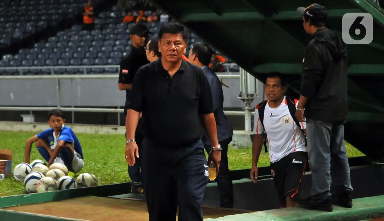 Benny Dollo juga pernah melatih Timnas Indonesia dalam dua periode, salah satunya di Piala AFF 2008. Kala itu Tim Garuda disingkirkan Thailand di semifinal. (Liputan6.com/Helmi Fithriansyah)