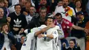 Cristiano Ronaldo merayakan gol bersama rekan setimnya usai membobol gawang Bayern Munchen di  Perempat Final Liga Champions 2017 di Santiago Bernabeu, Spanyol, Rabu (19/4). Madrid kandaskan Munchen dengan skor 4-2. (AP Photo)