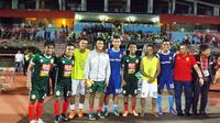Eks pemain Timnas U-23 dan Timnas U-19 bereuni pada pertandingan Bhayangkara Surabaya United versus PS TNI di Sidoarjo (8/5/2016). (Bola.com/Fahrizal Arnas)