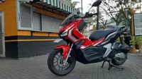 Desain Honda ADV150 terkesan jantan, tidak seperti PCX yang mewah. (Sigit/Liputan6.com)