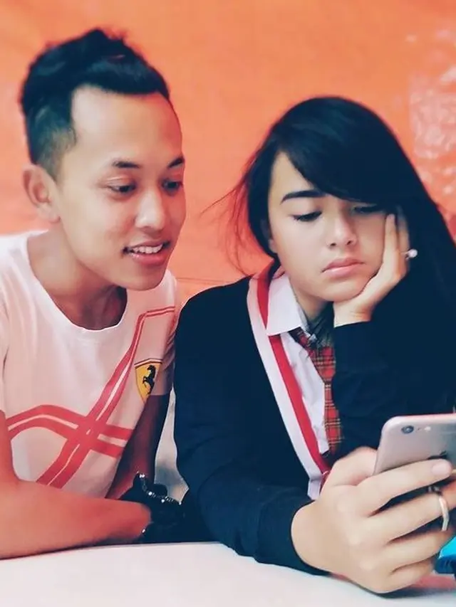 Amanda Manopo dan Asistennya