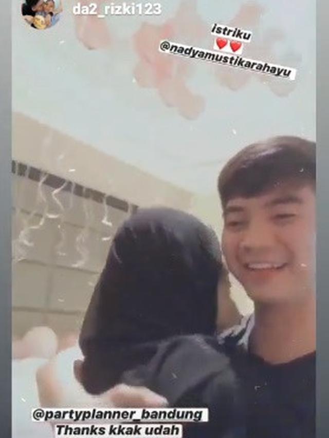 6 Momen Kemesraan Rizki D'Academy Bersama Nadya Mustika Usai Menikah
