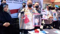 Kapolrestabes Surabaya Kombes Akhmad Yusep Gunawan membeber kasus polisi dikeroyok orang tak dikenal di Surabaya. (Dian Kurniawan/Liputan6.com)