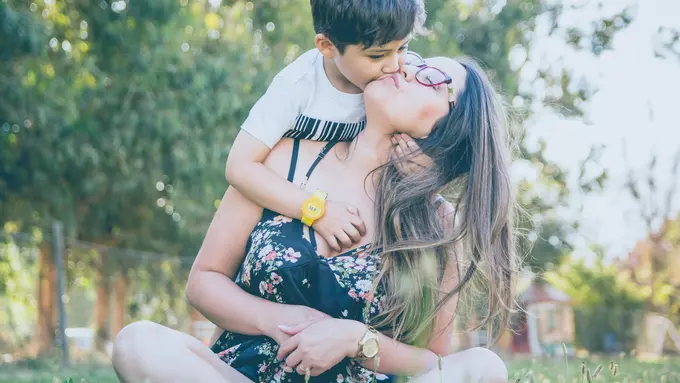 Aktivitas fisik sering menjadi jalan keluar yang efektif bagi anak laki-laki dalam menyalurkan emosi mereka.