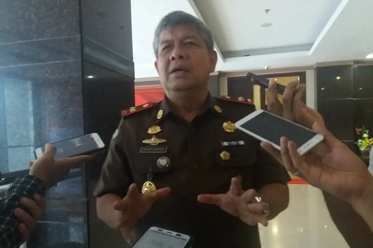 Kajati Sulsel Firdaus Dewilmar mengatakan kasus dugaan korupsi proyek PAUD yang menjerat istri Wabup Bone, Erniati sebagai tersangka adalah barang jelas (Liputan6.com/ Eka Hakim)