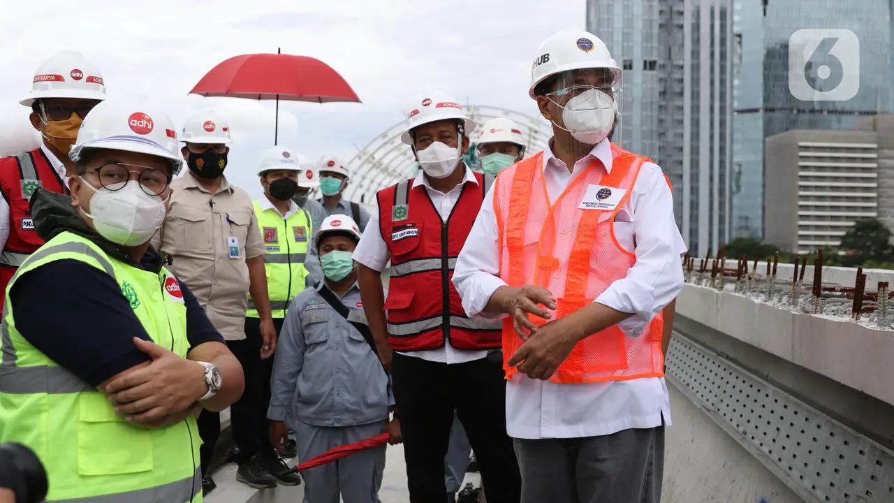FOTO: Menhub Budi Karya Sumadi Tinjau Jembatan Bentang Panjang Dukuh Atas LRT Jabodebek