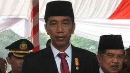 Presiden Jokowi mengungkapkan belasungkawa atas musibah jatuhnya pesawat Hercules C-130, usai upacara HUT Polri di Mako Brimob Polri, Kelapa Dua, Depok, Rabu (1/7/2015). (Liputan6.com/Herman Zakharia)