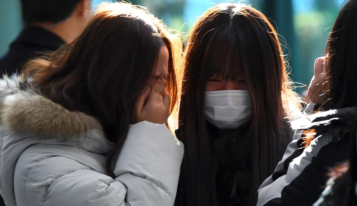 "Selama ini hidupku berat sekali. Tolong relakan aku pergi. Katakan padaku Aku sudah hidup baik selama ini. Ini pesan terakhirku," tulisnya. (JUNG Yeon-Je/AFP)