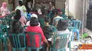 Citizen6, Surabaya: Suasana pelatihan pembuatan minuman Leta di Desa Kejawan Putih Tambak RW 4 RT 3, Surabaya, Minggu (17/4). (Pengirim: Evi)