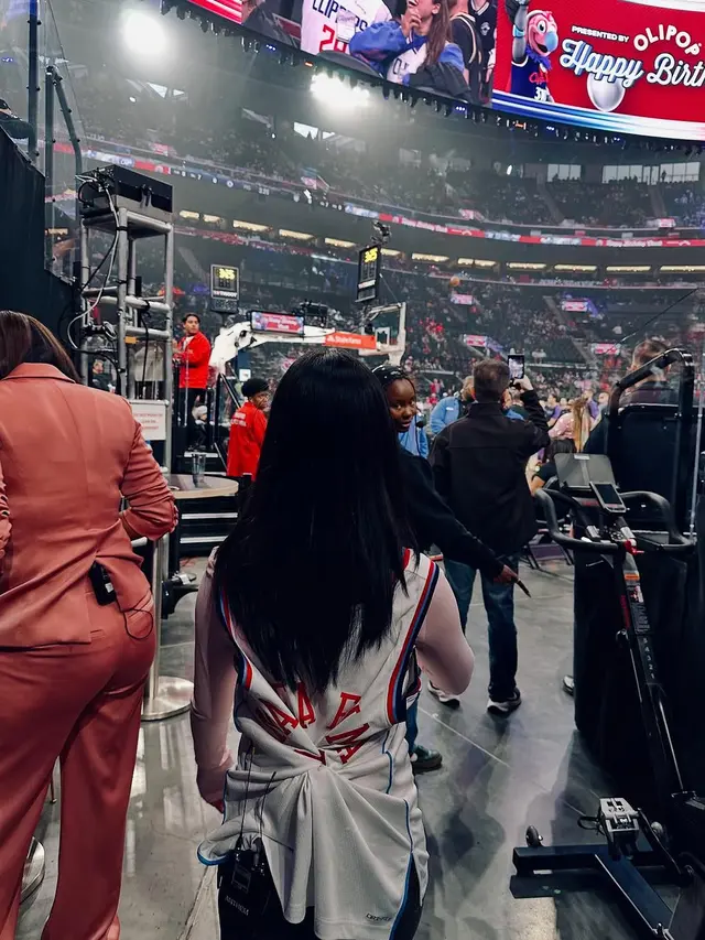 Bikin Bangga! Penyanyi Malea Emma Tampil di Laga NBA dengan Jersey Bertema Kemerdekaan Indonesia