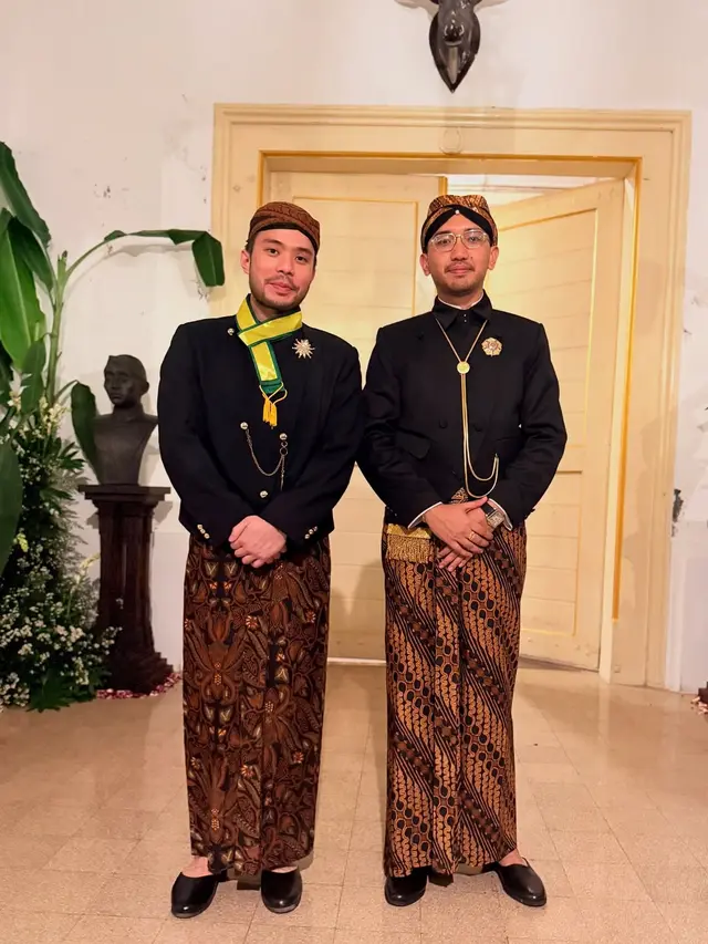 7 Potret Artis Ikut Kirab Malam Satu Suro di Mangkunegaran Solo, Tampil Stunning