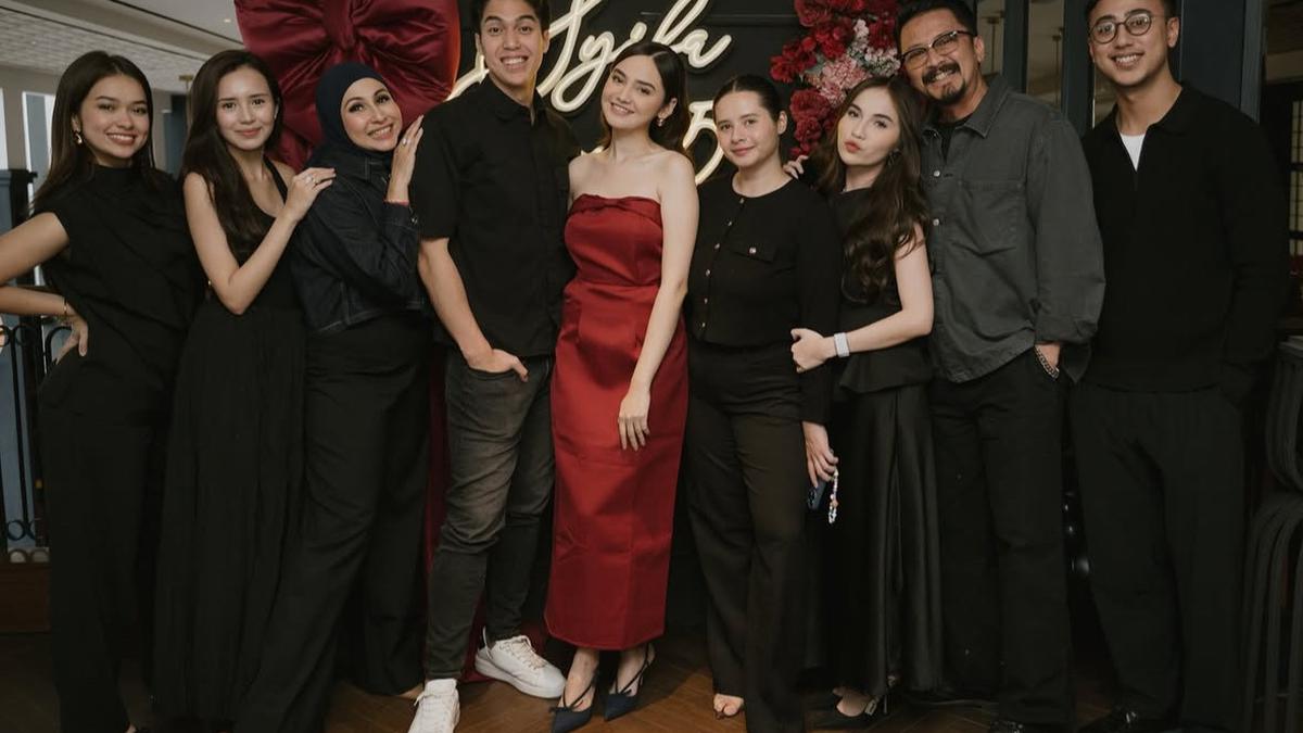 9 Gaya Selebritis Tampil dengan Dresscode Hitam saat Pesta Ulang Tahun Intimate Syifa Hadju ke-25, Beby Tsabina hingga Mikha Tambayong