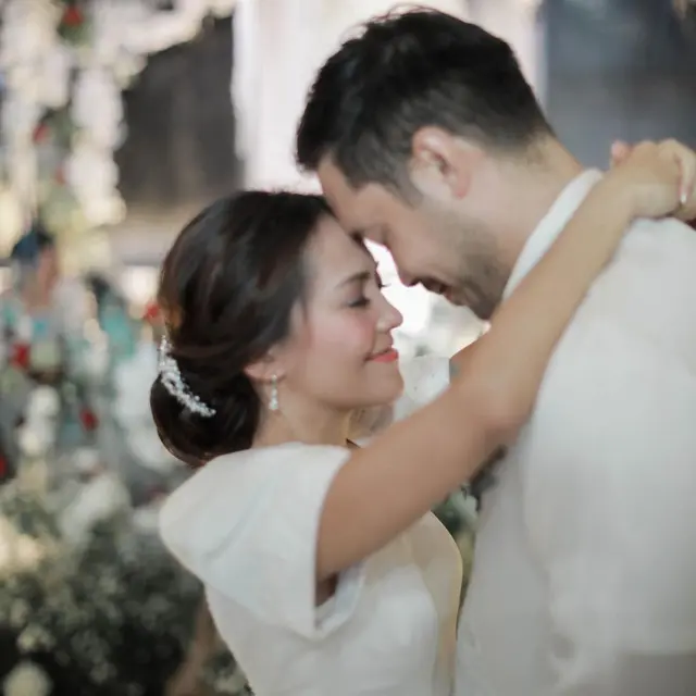 7 Potret Perjalanan Cinta Lala Karmela, dari Dilamar Hingga Resepsi Pernikahan