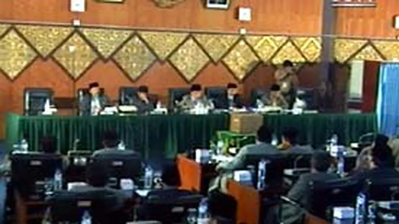 300303aDPRD_Padang1.jpg