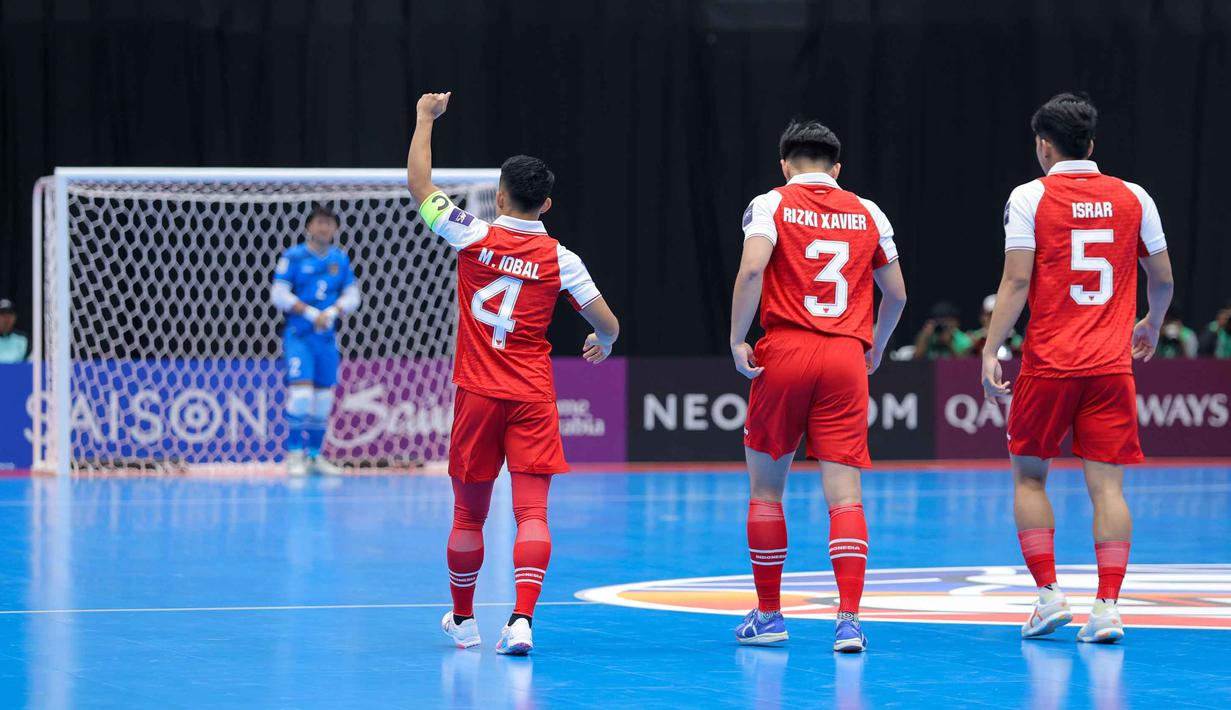 Bertanding di Indonesia Arena, Jakarta, pada Selasa (27/1/2026) malam WIB, Timnas Futsal Indonesia menang lima gol tanpa balas atas Korea Selatan. Tampak dalam foto, pemain Timnas Futsal Indonesia, Mochammad Iqbal (kiri) merayakan golnya saat melawan Korea Selatan pada laga pertama Grup A Piala Asia 2026 di Indonesia Arena, Jakarta, pada Selasa (27/1/2026) malam WIB. (Bola.com/Bagaskara Lazuardi)
