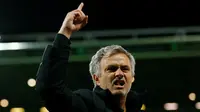 Ekspresi pelatih Chelsea, Jose Mourinho, setelah menang melawan West Bromwich Albion .(18/5/15). (Reuters/Eddie Keogh Livepic)
