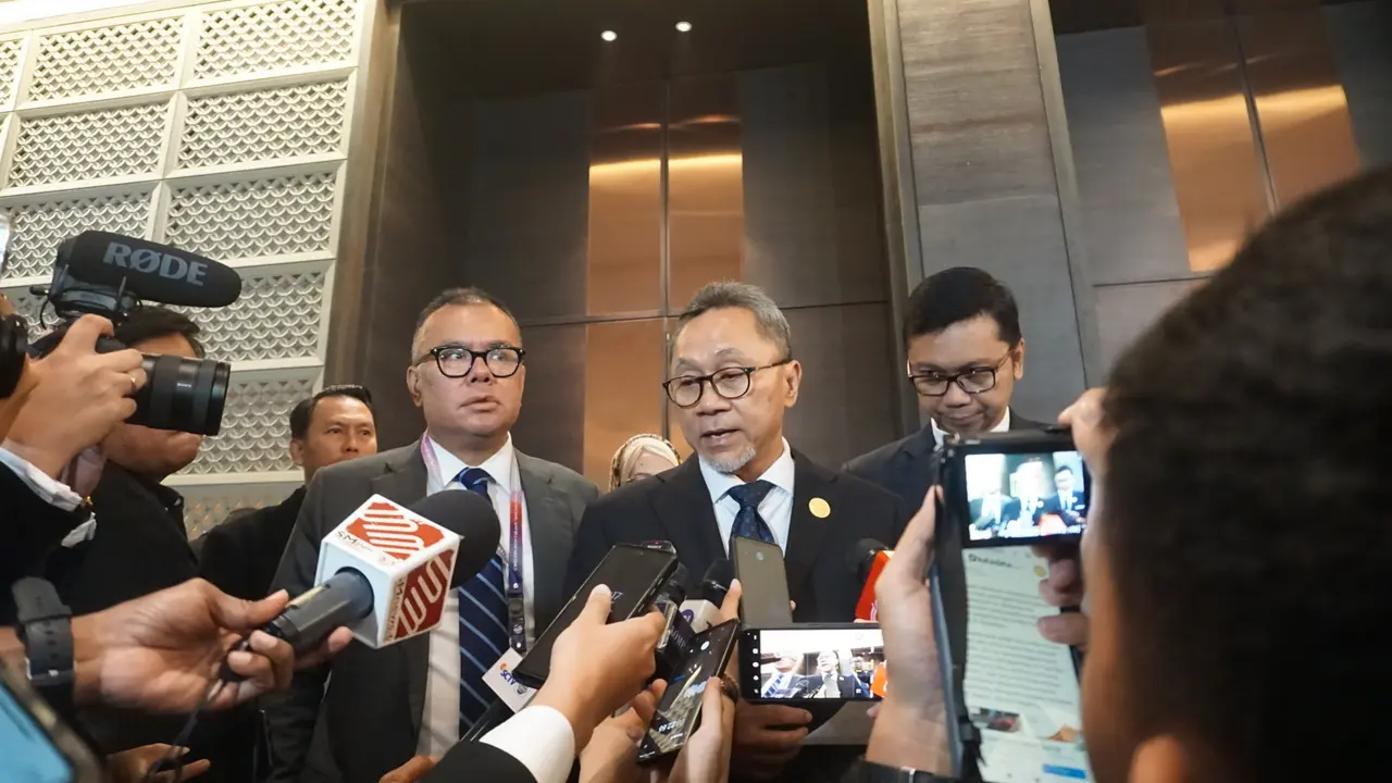 Menteri Perdagangan (Mendag) Zulkifli Hasan dalam acara Pertemuan Menteri Ekonomi ASEAN ke-55 atau the Fifty-Fifth ASEAN Economic Ministers Meeting and Related Meetings (55th AEM), di Semarang, Sabtu (19/8/2023). (Elza/Liputan6.com)