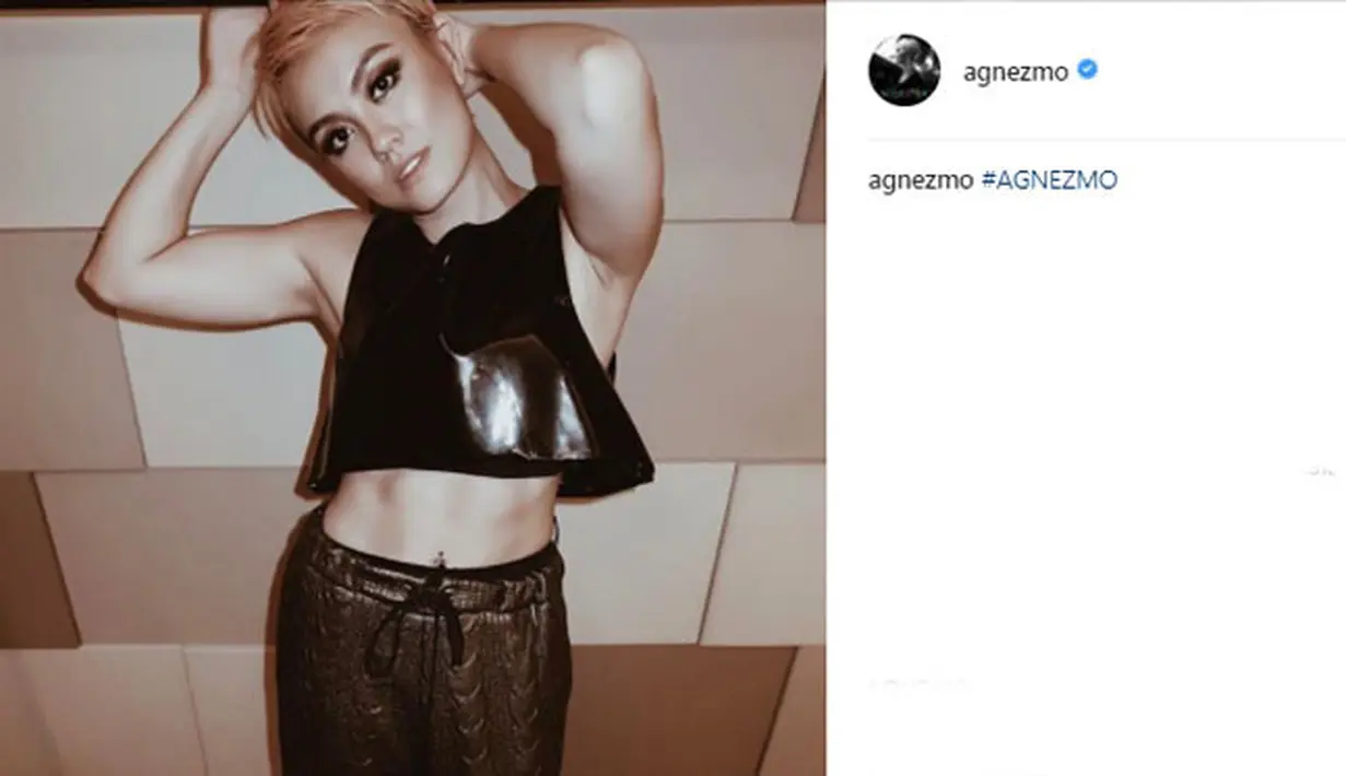 Sudah tak perlu diragukan lagi jika Agnes Monica punya bentuk yang atletis. Ia punya bentuk tubuh yang ideal dan perut yang rata. (instagram.com/agnezmo)