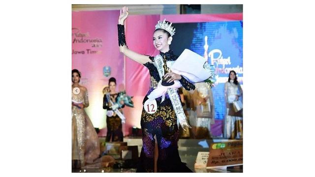 7 Pesona Bella Putri Ekasandra saat Menggunakan Kebaya, Menawan