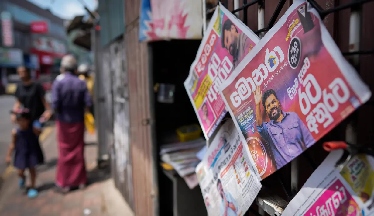 Anura Kumara Dissanayake yang maju sebagai calon presiden dari partai National People's Power, meraup 55,89 persen suara dalam putaran kedua pemilihan presiden pada Sabtu (21/9/2024). (AP Photo/Eranga Jayawardena)