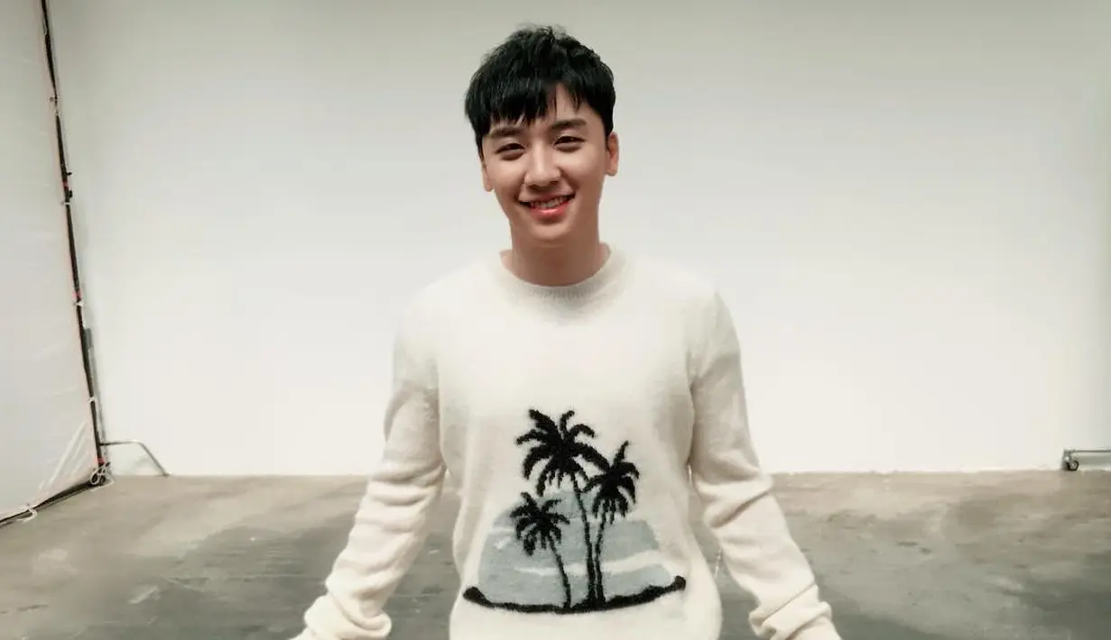 Hal tersebut Seungri sampaikan saat ia menjadi bintang tamu di My Ugly Duckling. Saat itu, Lee Sang Min meminta saran Seungri mengenai dunia bisnis. (Foto: instagram.com/seungriseyo)