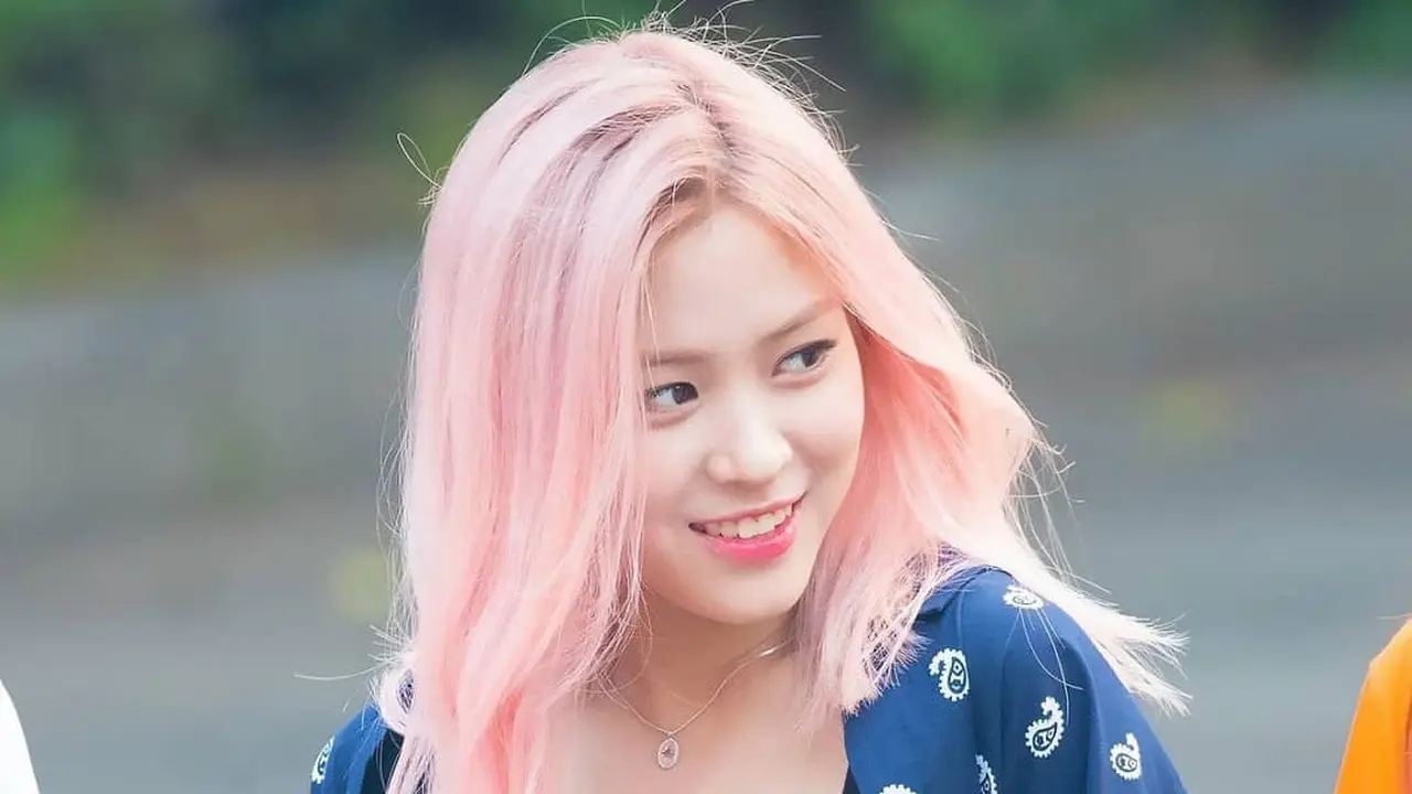 Inspirasi Padu Padan Crop Top Andalan Ryujin ITZY